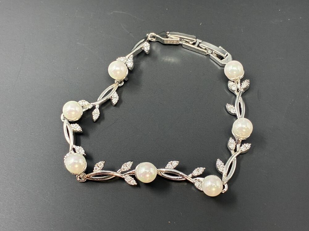 Vintage Faux Pearl Rhinestone Leaf Link Bracelet Silver Tone Floral Vine 7”